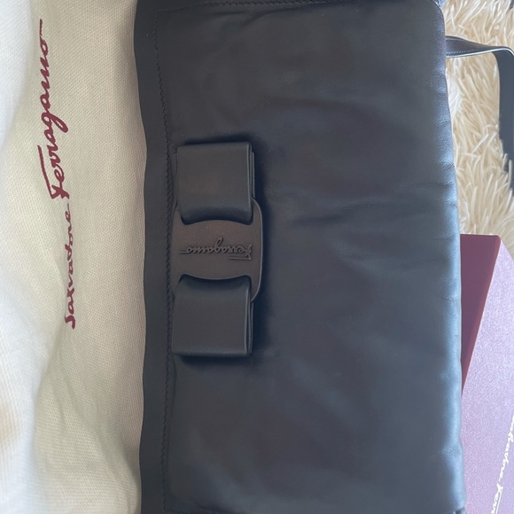 Ferragamo Viva Bow padded shoulder bag - Picture 3 of 9